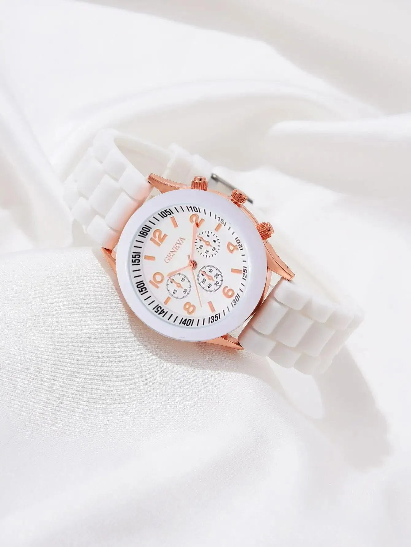 Luxury Women's Silicone Strap Quartz Watch: Elegant Timepiece